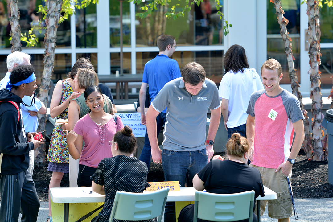 students at a club fair